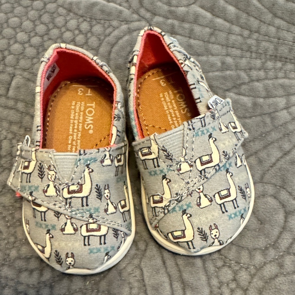 TOMS Baby Llama Print Shoes - Gray and White